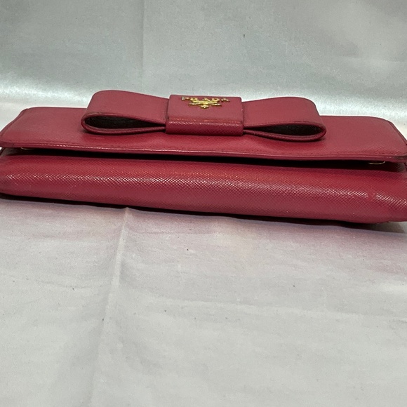 Prada pink leather wallet with Bow detail and gold hardware    52-B6c - Picture 9 of 9